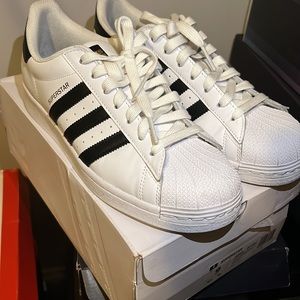 Adidas superstar sneakers lightly worn Men SZ 9